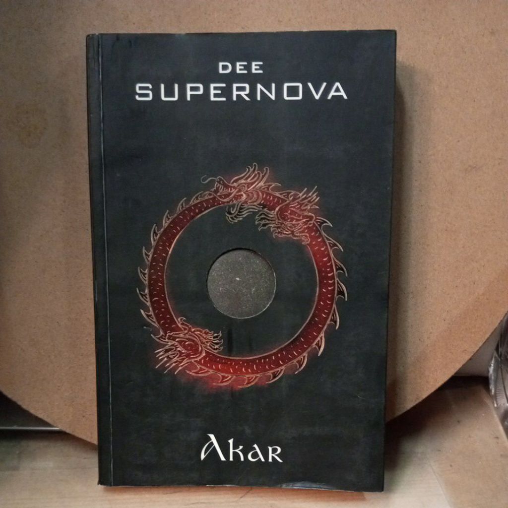 novel , Dee supernova , akar .