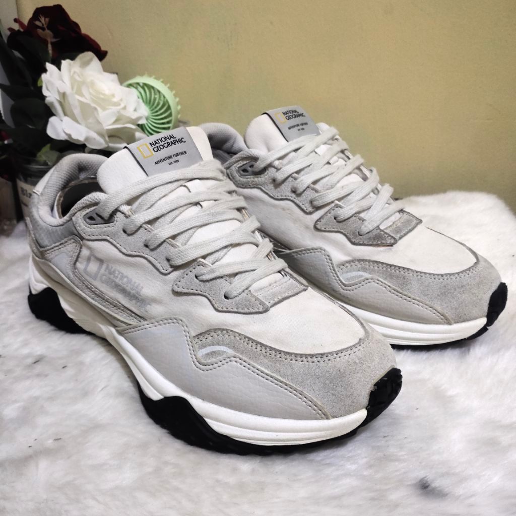 Sepatu Sneakers Run Training Nat.Geo Beige Sport Casualan  sz 40 Pria dan Wanita