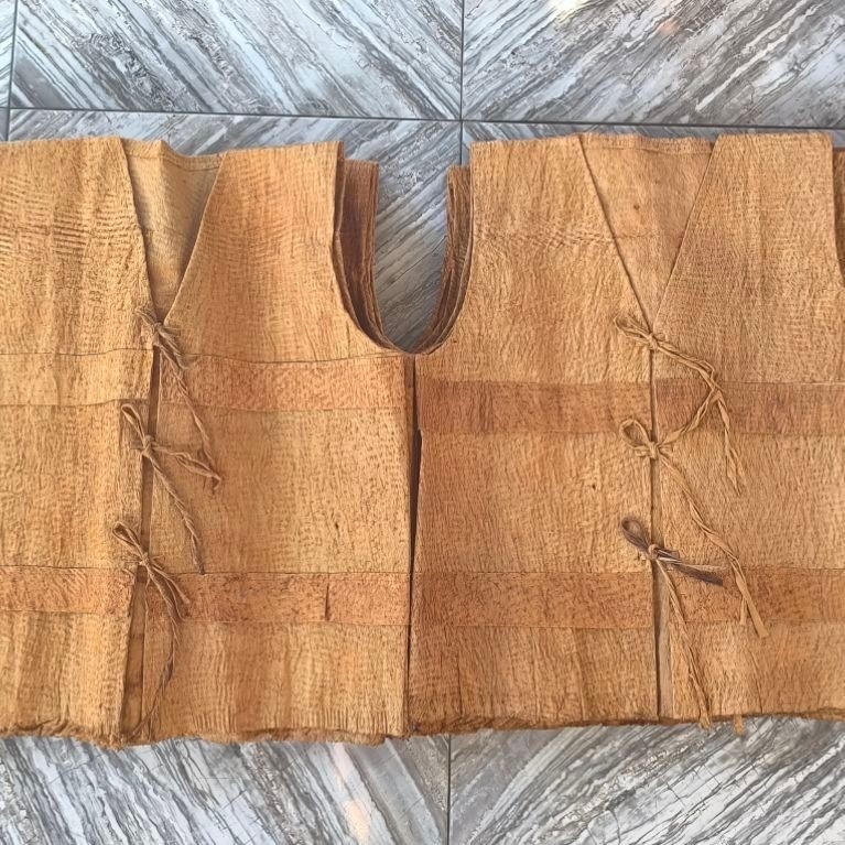 collection baju rompi kulit kayu kapuak khas kalimantan borneo