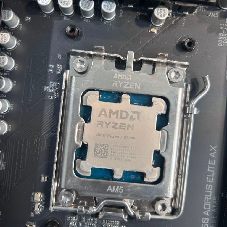 AMD Ryzen 7 8700f