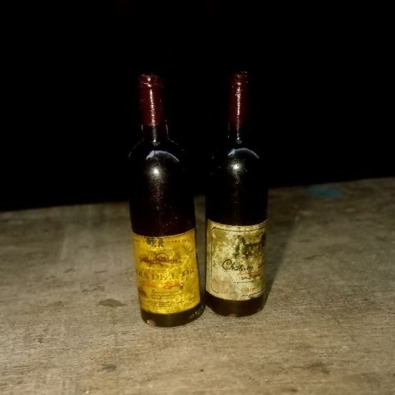 mezco ACC botol dari mezco hellboy