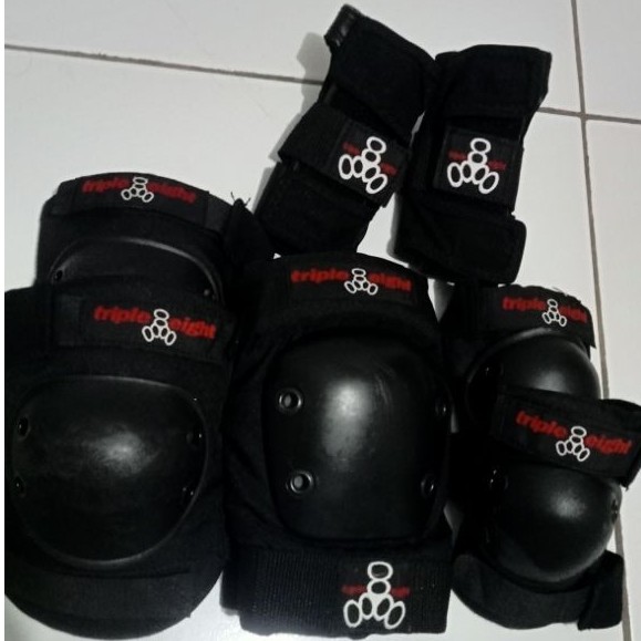 deker atau body protector merk triple eight