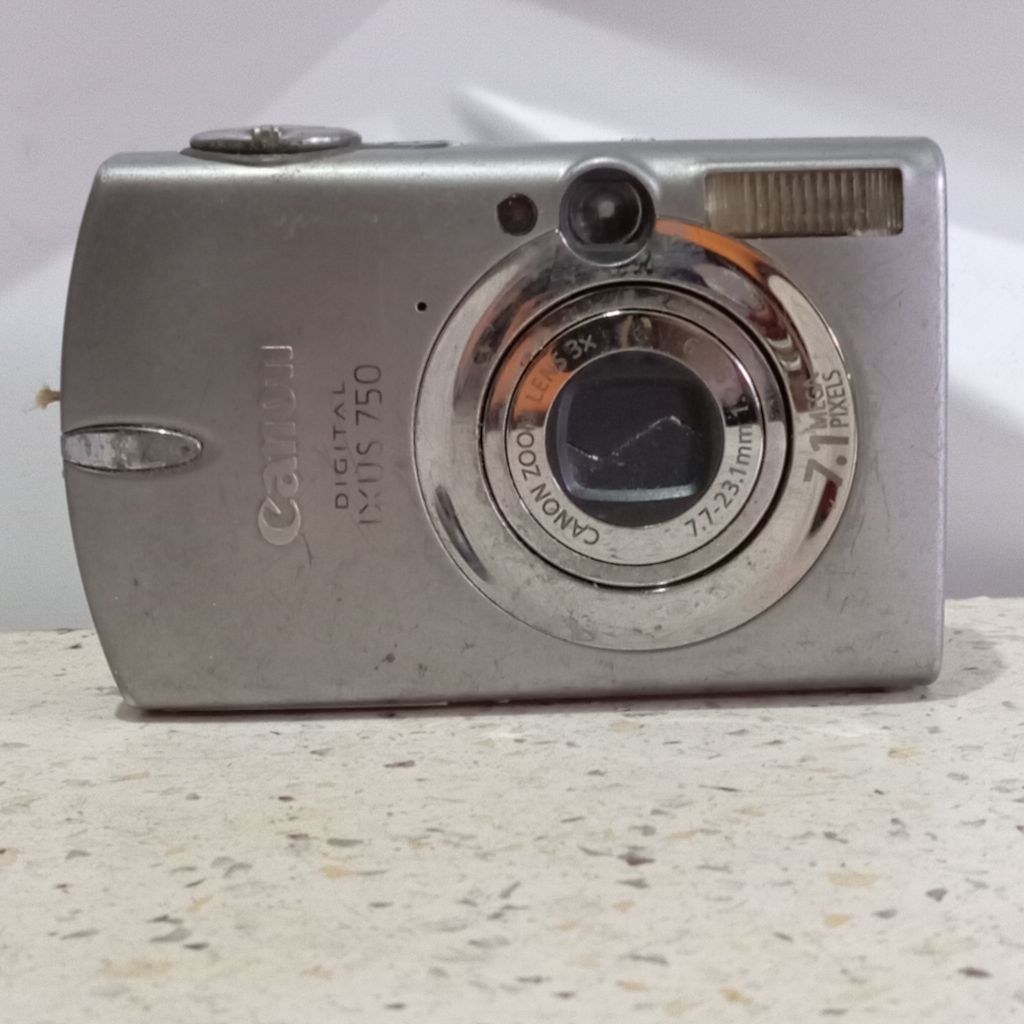 Canon Digital IXUS 750 7.1MP Bekas Kondisi Gambling