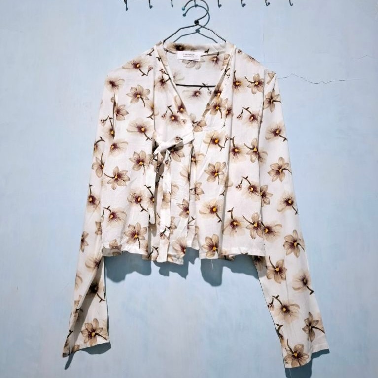 OUTER CROP LENGAN PANJANG WANITA MOTIF BUNGA