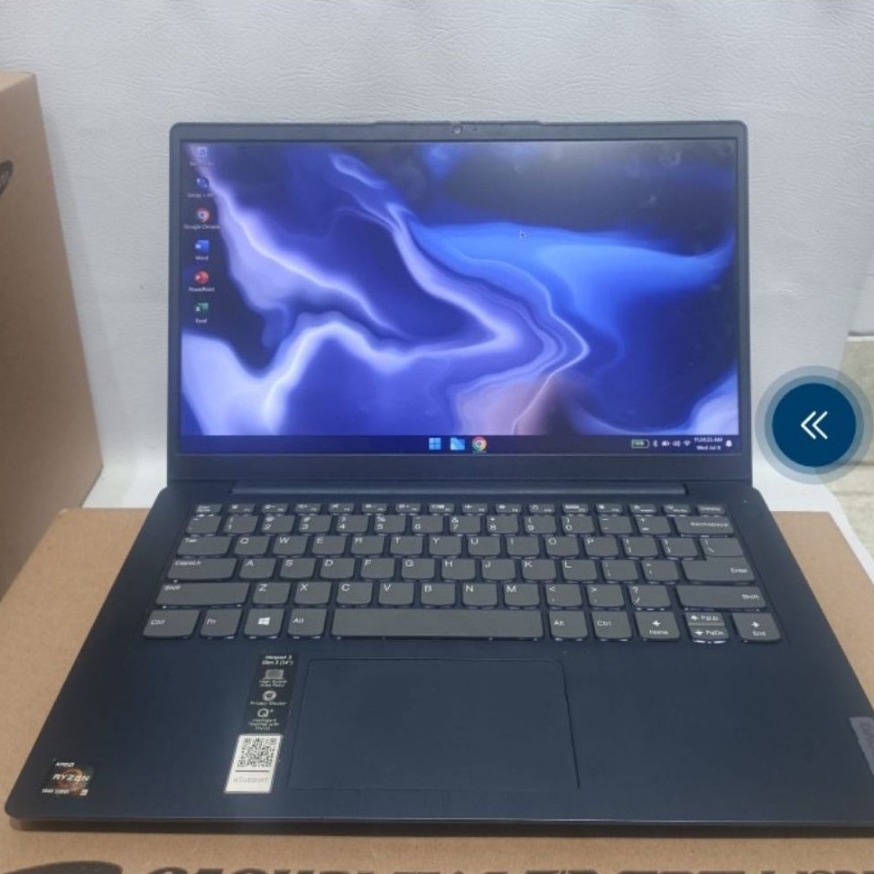 Lenovo IdeaPad Slim 3 AMD Ryzen 3 5300U (8 CPUs) Ram 8GB SSD 512GB Nvme 14'' FHD IPS  Baterai 5 jam 