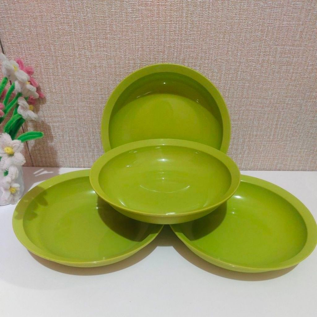 Crescendo plate Tupperware