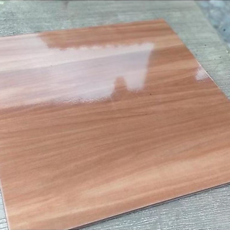 Keramik Lantai Motif Kayu Glossy 50x50 Ottawa Brown Uno