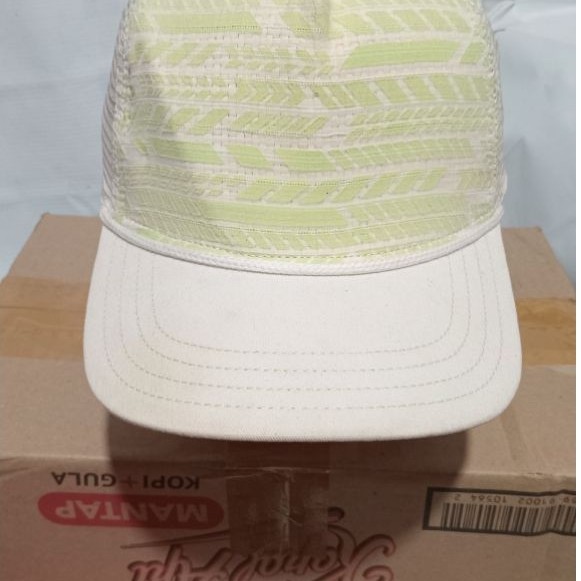 Topi Trucker Pistil