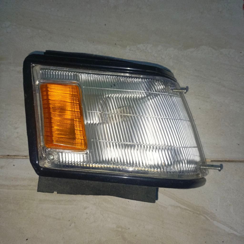 LAMPU SEIN DEPAN TOYOYA COROLLA EE80 SE 1985-1986 (KANAN)