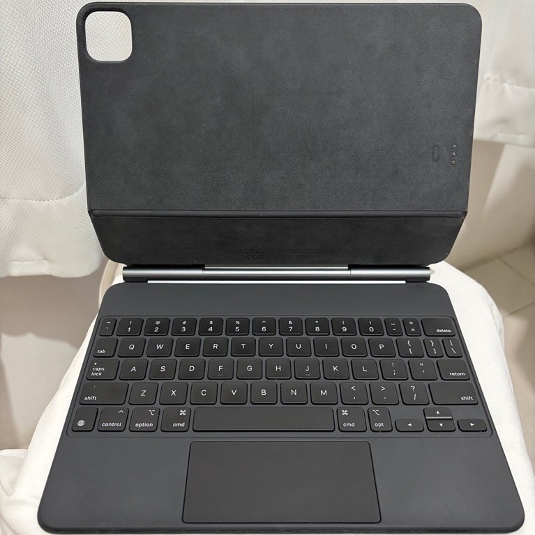 Apple Magic Keyboard for iPad Pro & iPad Air (Second)