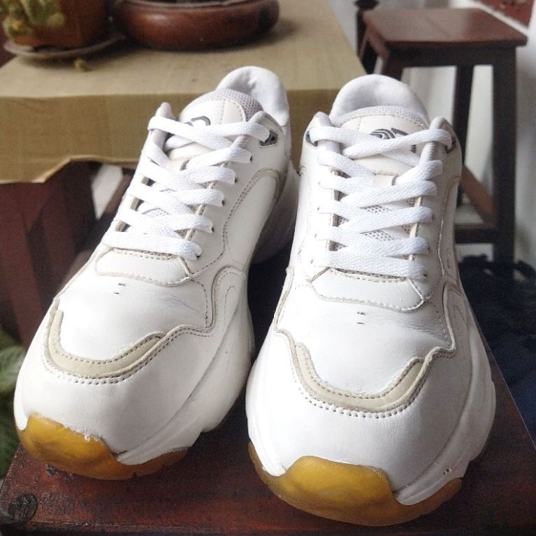 sepatu running seken brand Discovery Expedition sz 42,5