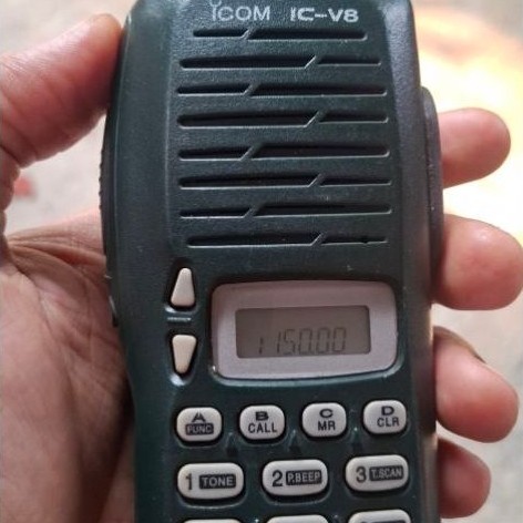 HT icom IC V8