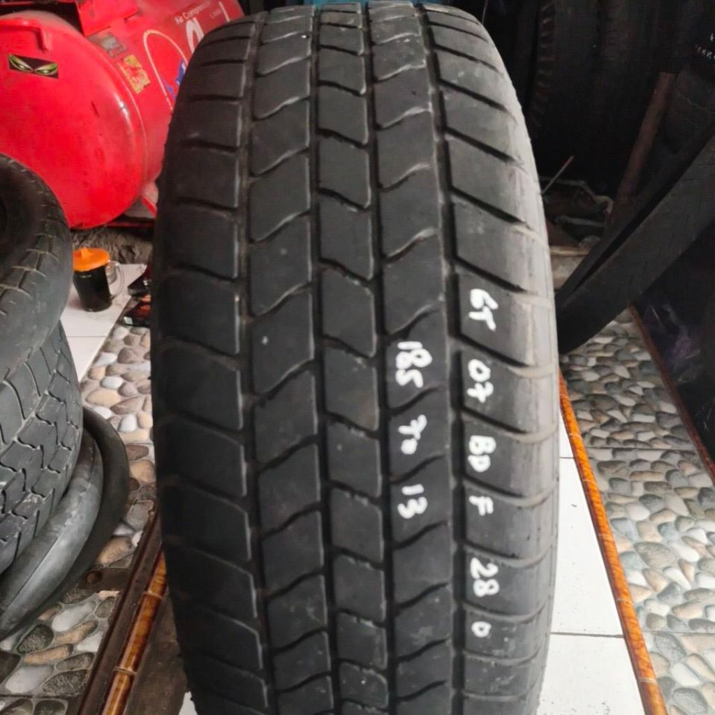 Ban Mobil bekas ory copotan GT Radial GTR 378 185/70R13. Belum ada tambalan tahun pembuatan  2007&20