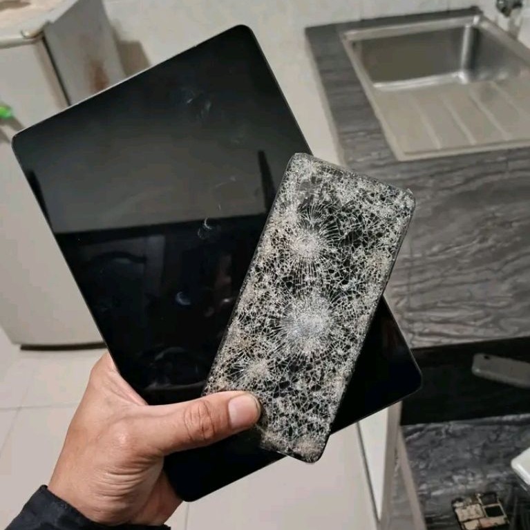 xiaomi redmi ram 8/256 minus lcd hancur