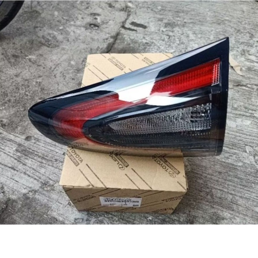 Lampu Reflektor Bagasi Toyota Sienta Q Original