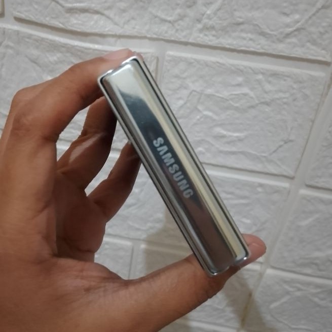 Samsung Z Flip 5 Minus Layar