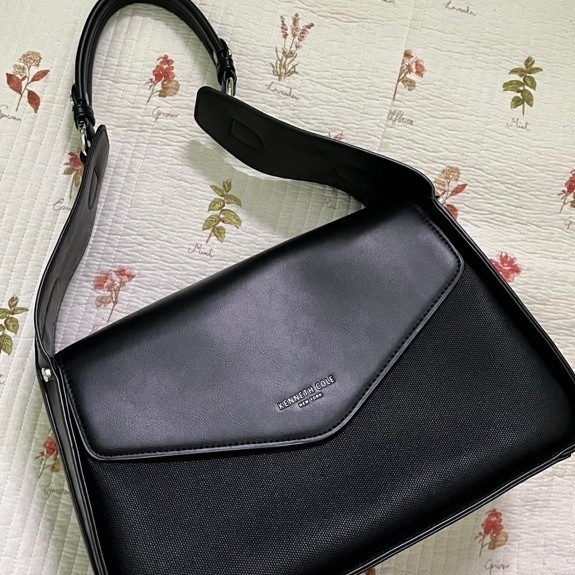 Tas Bahu Kenneth Cole Black