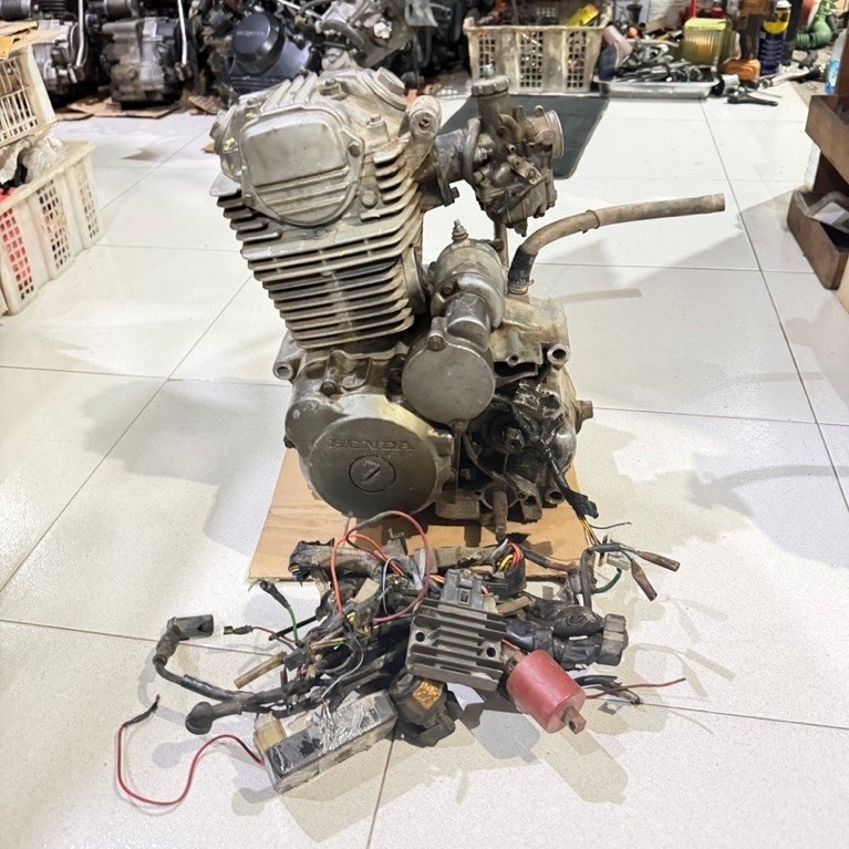 Mesin megapro 2004 megapro hiu mp lama original copotan