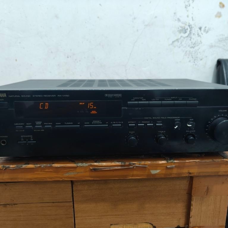 amplifier Yamaha model RX V480