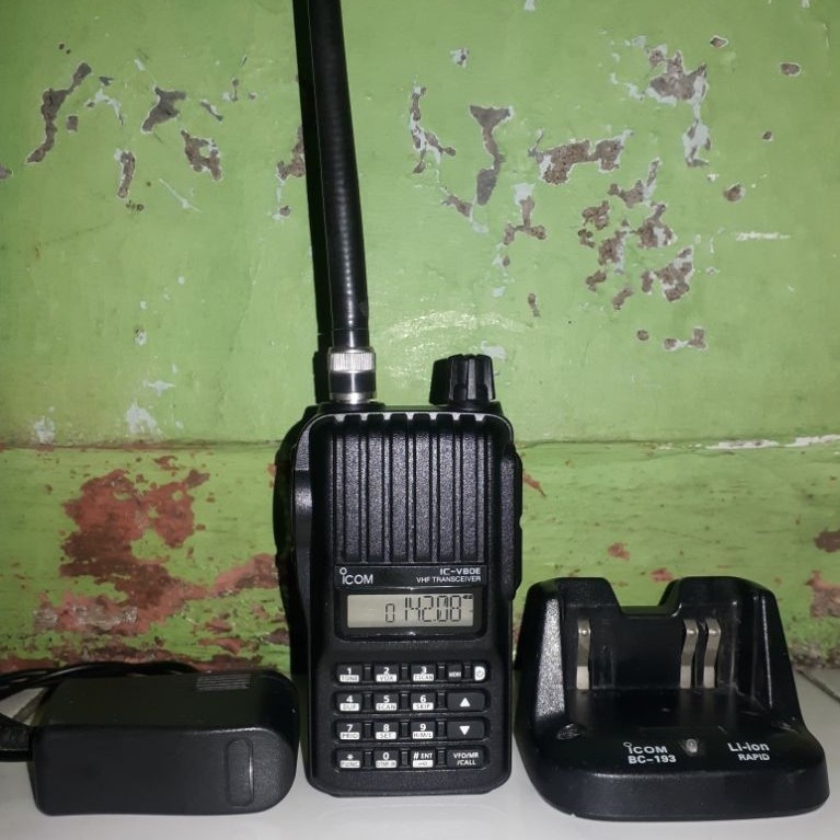HT ICOM V80E LIKE NEW