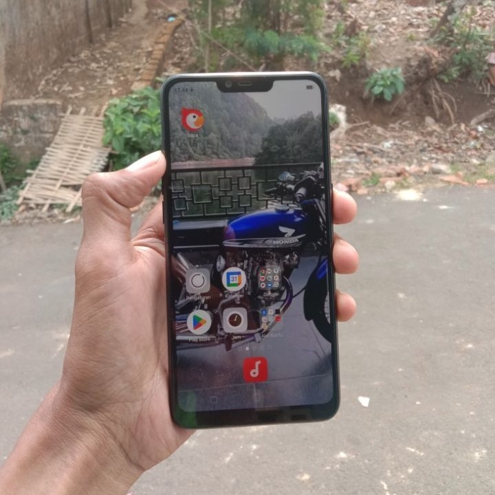hanphone bekas OPO a3s ram 2/16gb kondisi hanphone masih lumayan mulus kamera bening