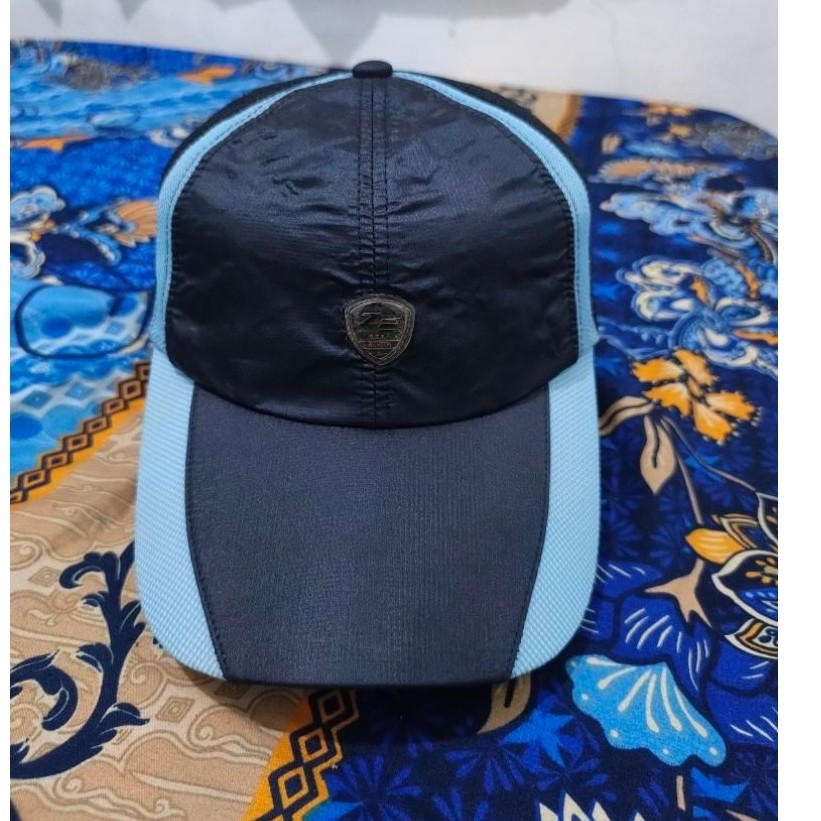 topi second running ZENITH