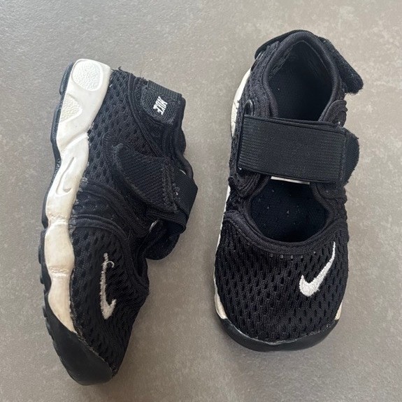 preloved nike little rift kids black size 22.5