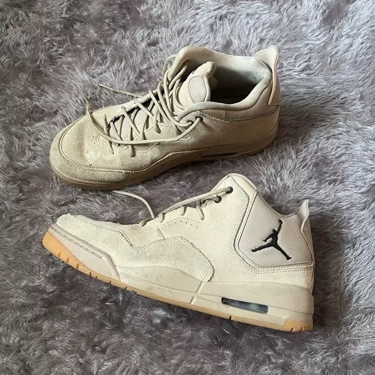 Nike air jordan courtside 23. Warna desert gum Size 43
