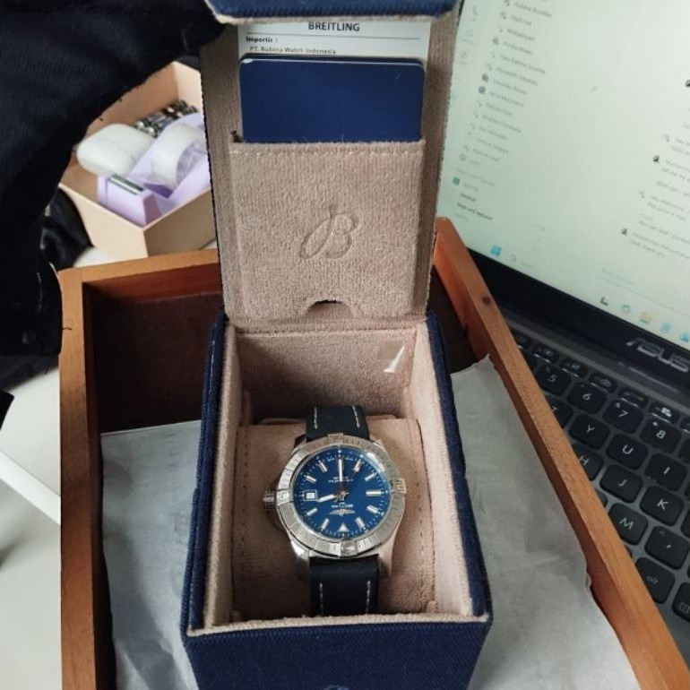 (Preloved) Breitling Avenger Automatic Watch Silver Stainless Steel Wristwatches 124gr 42mm - Jam Ta
