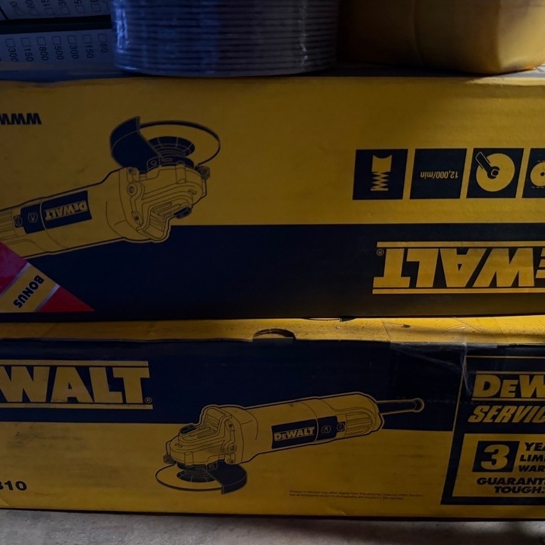 DEWALT DW810 Mesin Gerinda Tangan 4" DW 810 / Gerinda Tangan 4 inch