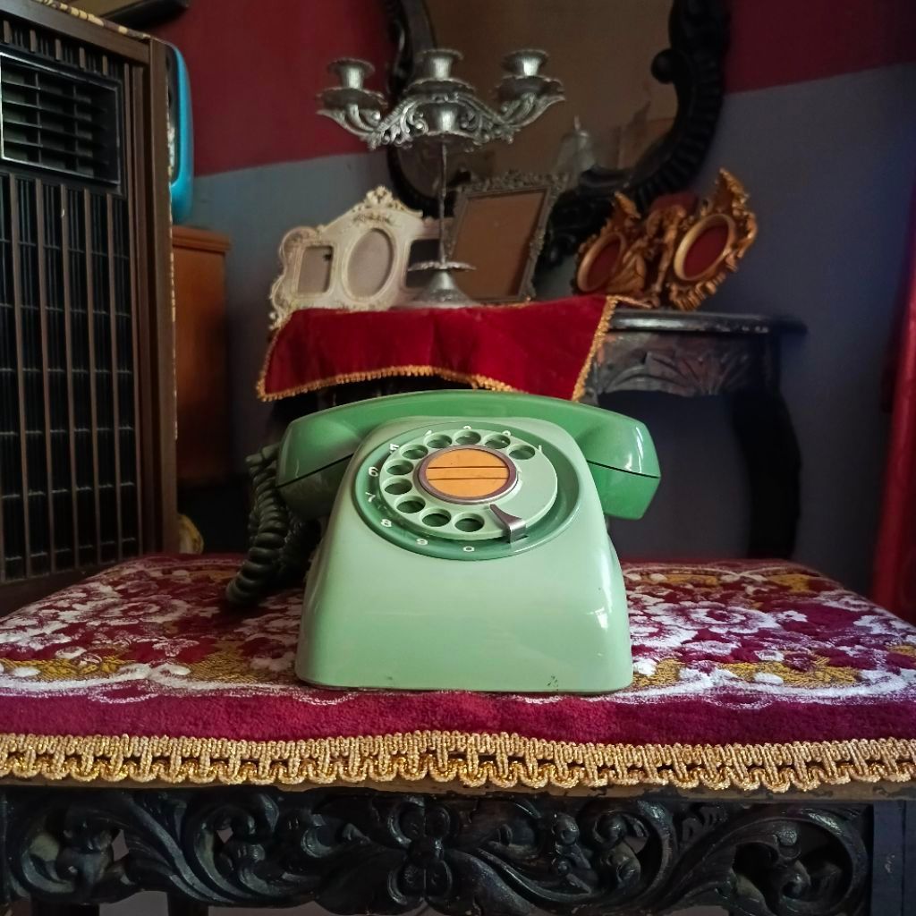 Telepon rumah telpon putar jadul antik vintage lawas kuno