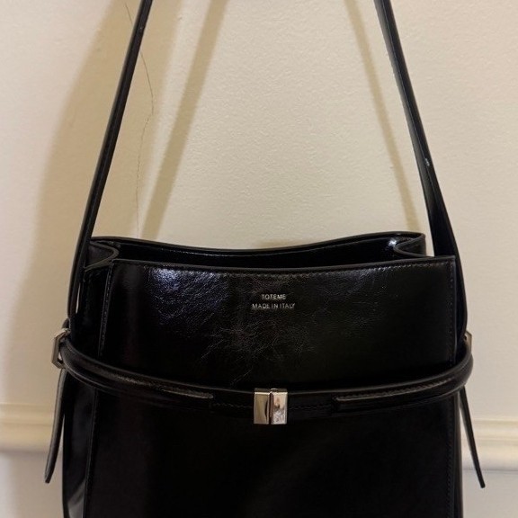 TOTEME BELTED BUCKET
