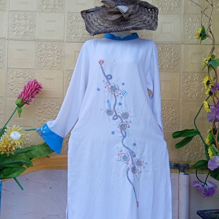 Tunik Putih Bordir
