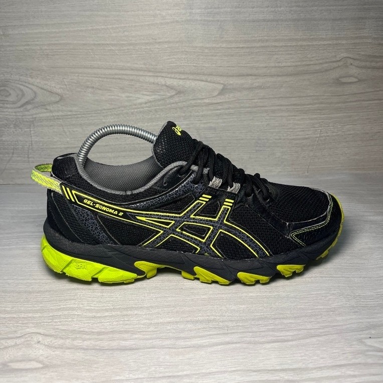 Sepatu Asics second