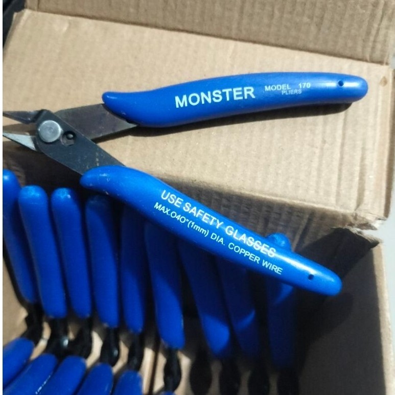 Tang Potong Monster (170)