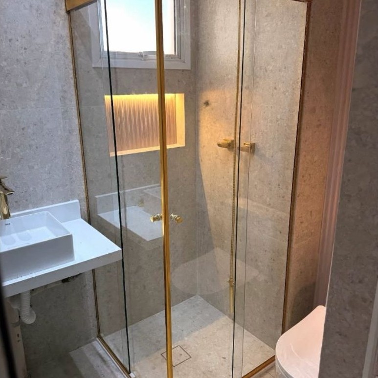 partisi kaca kamar mandi | shower box kaca tempered | shower screen minimalis | kaca penyekat kamar 