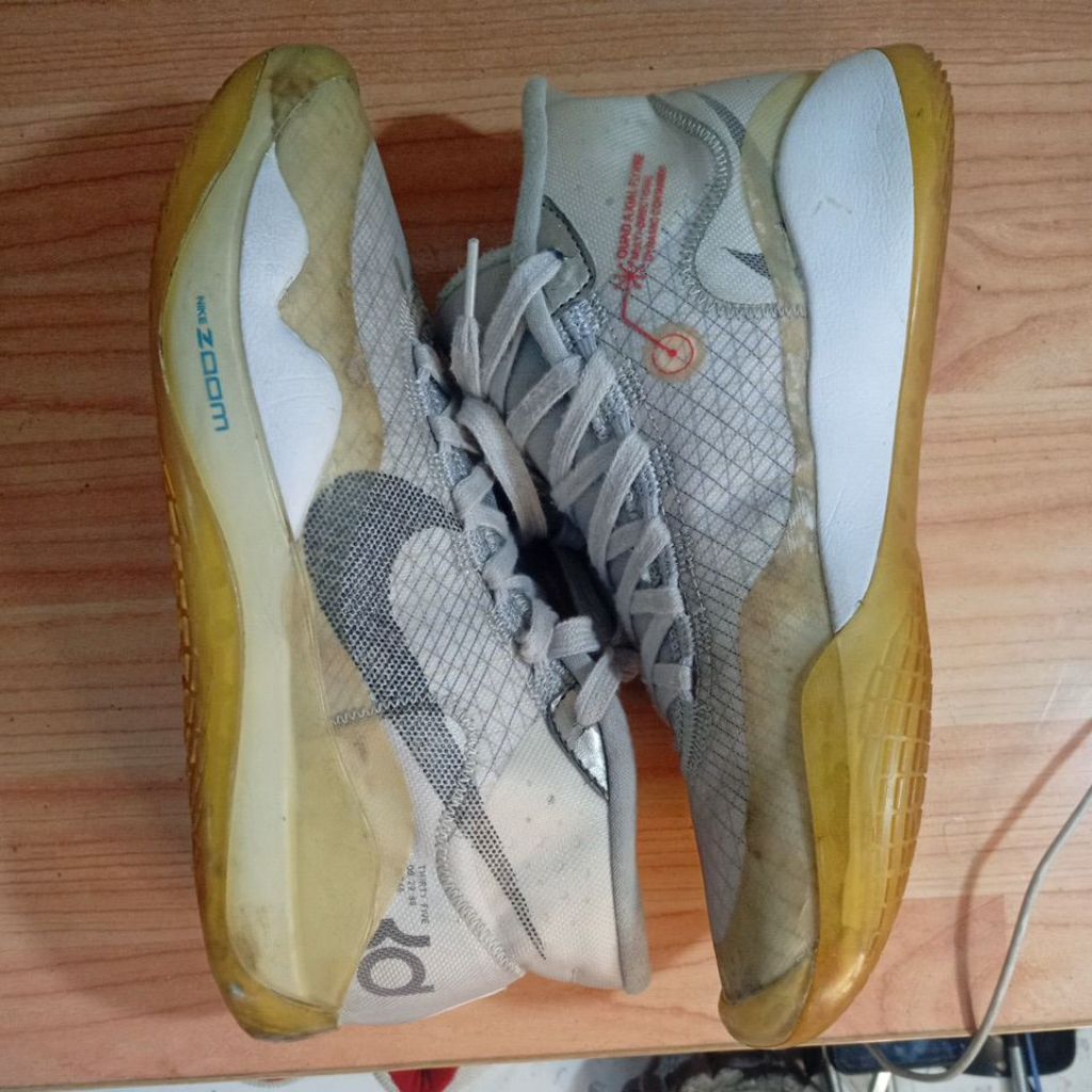 sepatu second branded zoom kd 12