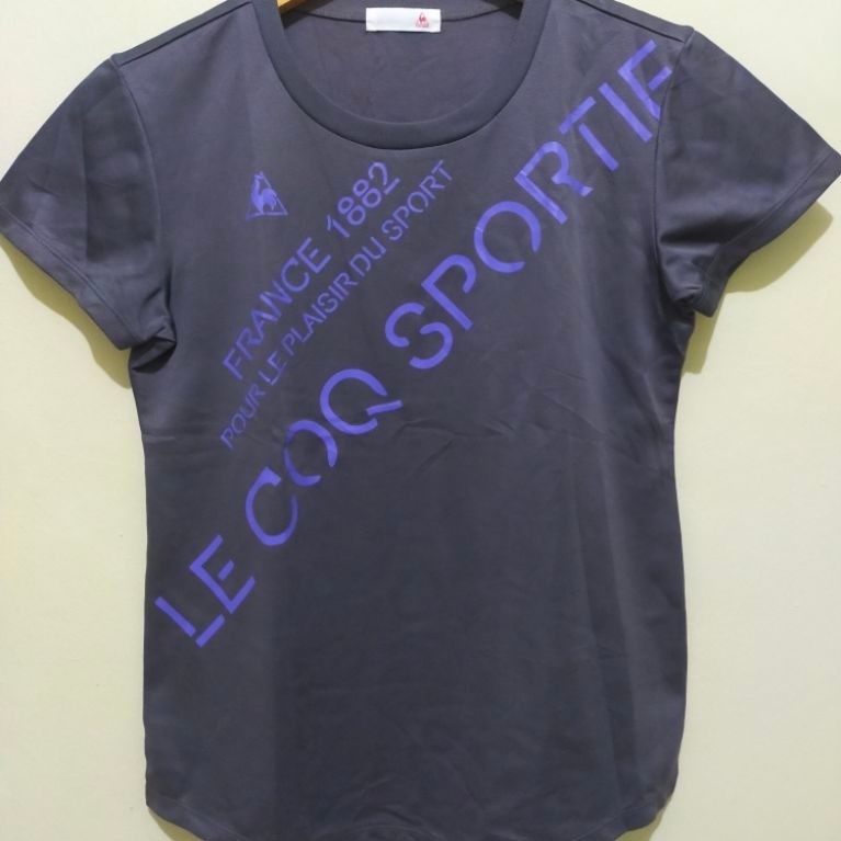 Lecoq Sportif Big Logo Kaos Olahraga Wanita