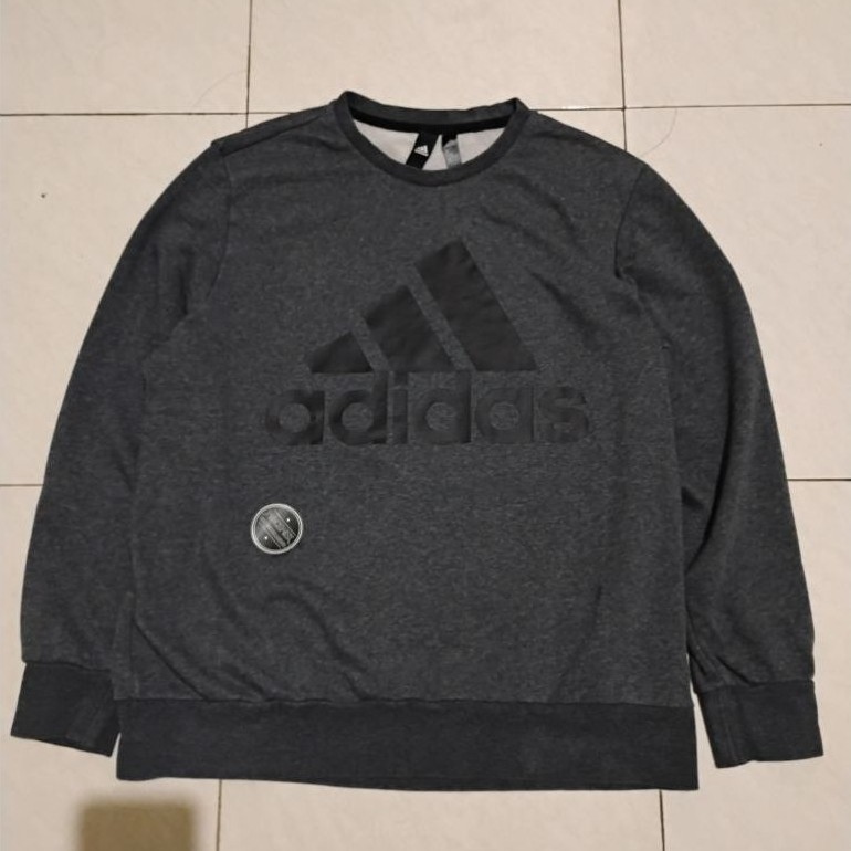 crewneck ads essentials