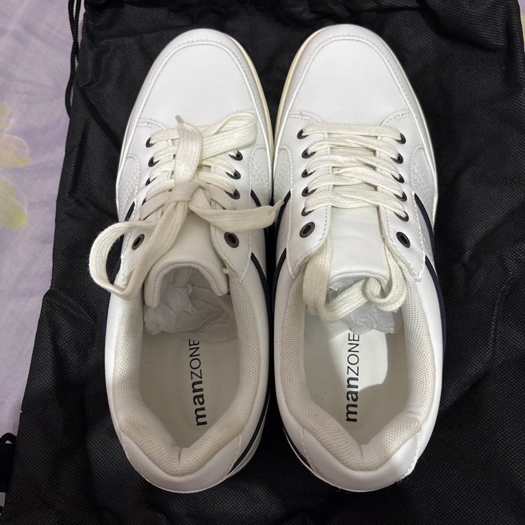 SEPATU MANZONE