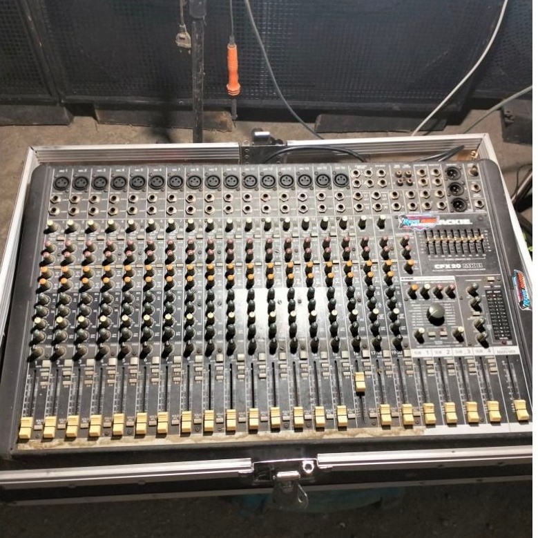 mixer audio mackie cfx20
