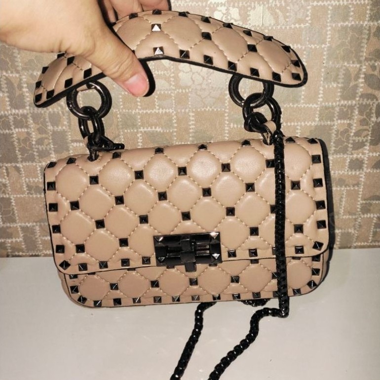 tas Sling Valentino garavani cream