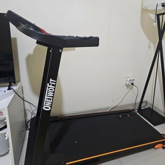Preloved treadmil onetwofit kondisi 90% masi sangat bagus
