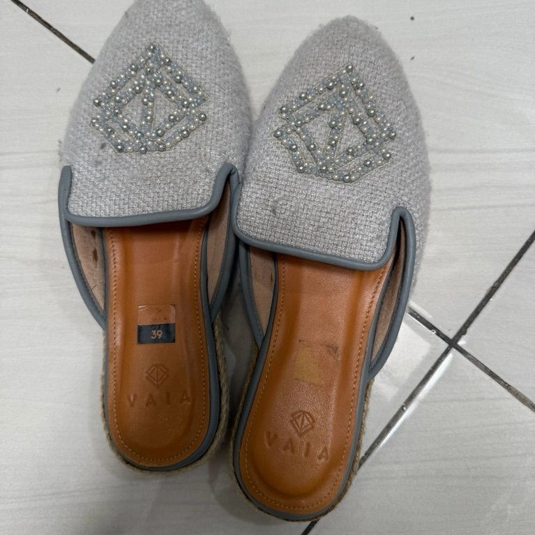 sepatu merk vaia