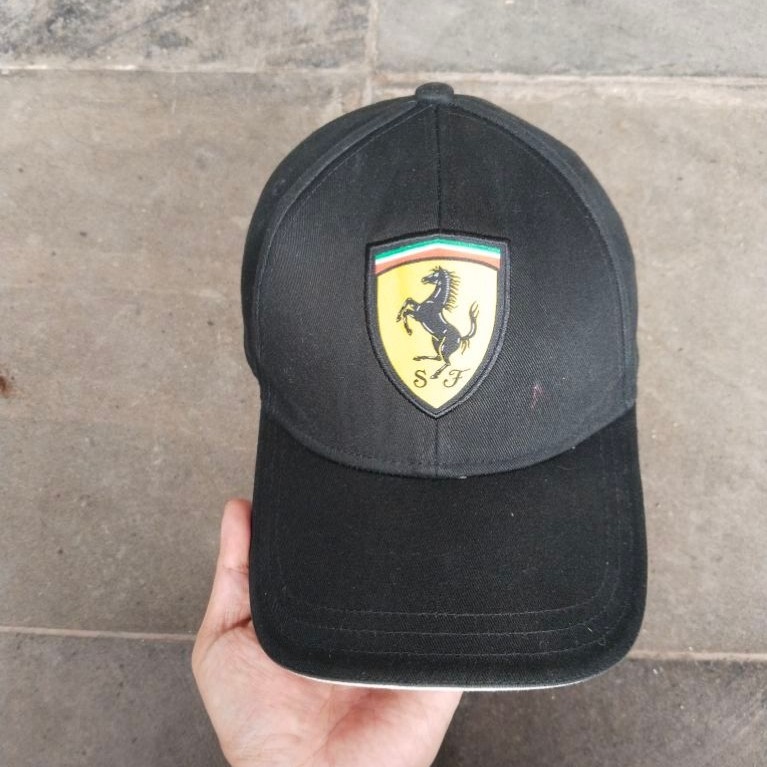 Topi Mobil Ferrari