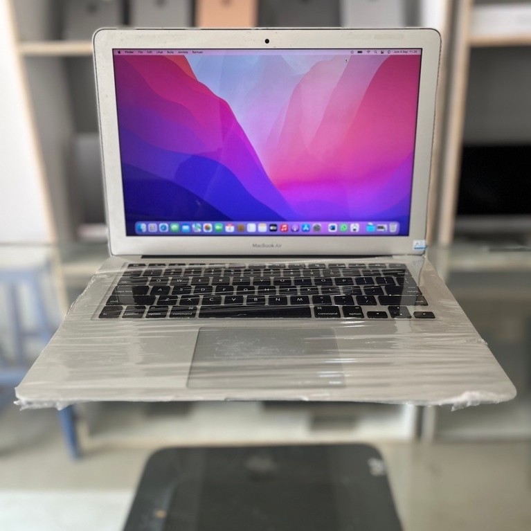 Second MacBook Air 2017 core i5 RAM 8GB SSD 256GB display 13inch
