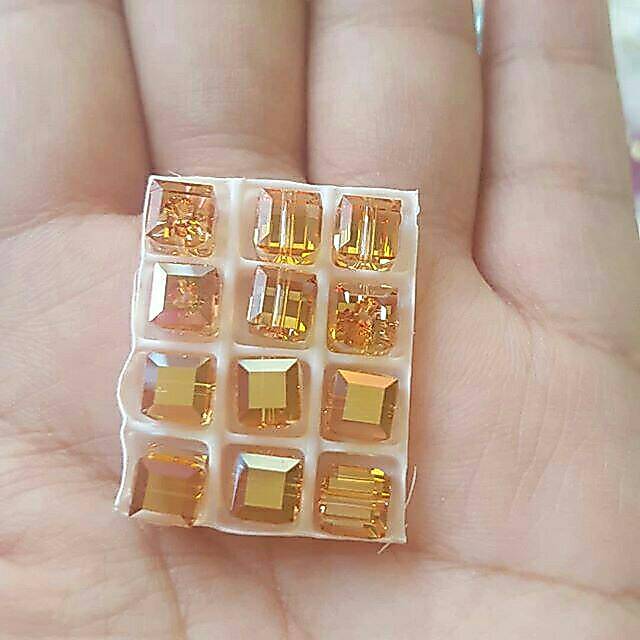 Kristal swarovski kubus 6mm color perbutir