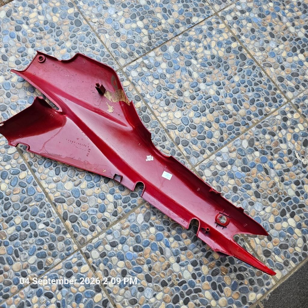 Cover body Supra merah kanan. 64340-KEV-880FMK