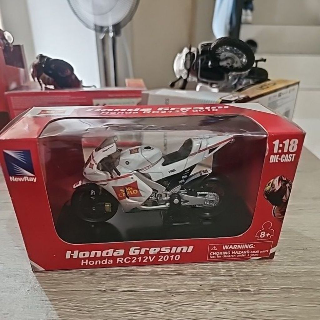Diecast NewRay MotoGP Honda Gresini 2010. Marco Simoncelli 1:18