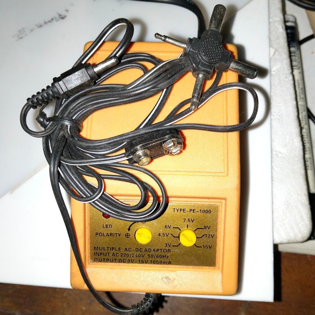 MULTIPELE AC-DC ADAPTOR INPUT AC220/240V OUTPUT DC3V-15V 1000 mA